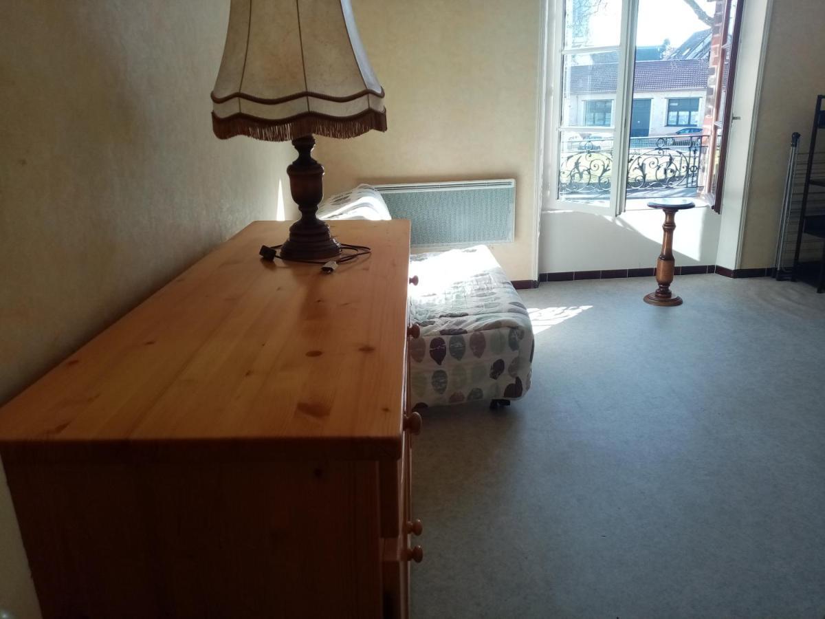 Appartement Du Pont De La Seine Troyes Bagian luar foto