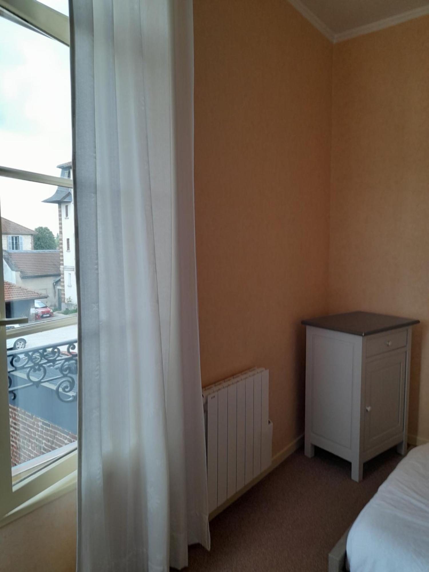 Appartement Du Pont De La Seine Troyes Bagian luar foto